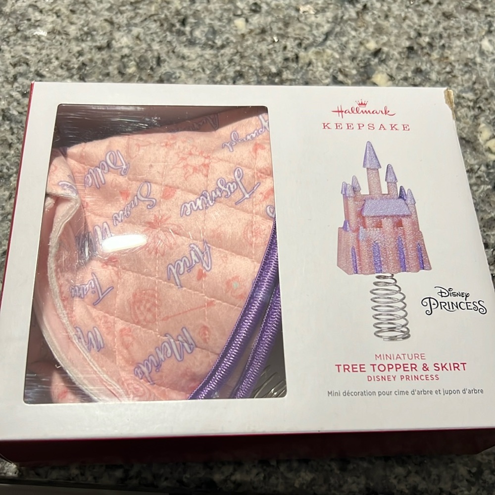 Hallmark Keepsake: Disney Princess Miniature Tree Topper & Shirt